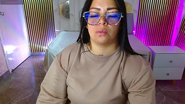 martinna tay online show from May 2026 03:22:01 AM