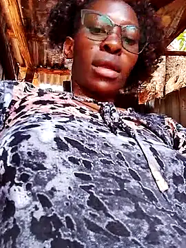 Snapshot of LOVELY-2BERRY chatting on October 2025 08:59:01 AM LOVELY-2BERRY online show from October 2025 08:59:01 AM