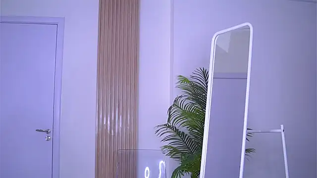 Snapshot of LovingBlondie chatting on February 2025 04:37:02 AM LovingBlondie online show from February 2025 04:37:02 AM