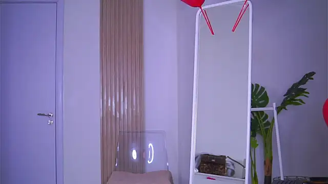 Snapshot of LovingBlondie chatting on February 2025 05:09:01 AM LovingBlondie online show from February 2025 05:09:01 AM