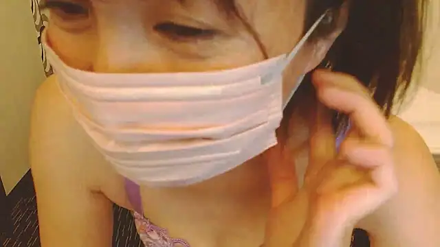 Snapshot of CherryMomo chatting on October 2025 10:58:02 AM CherryMomo online show from October 2025 10:58:02 AM