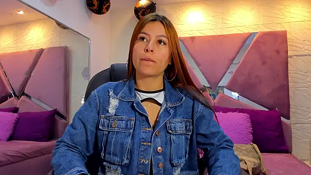 Charlotte Ice1 online show from November 2025 05:01:02 PM