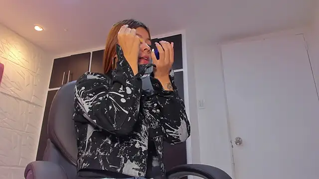 Charlotte Ice1 online show from November 2025 04:07:02 PM