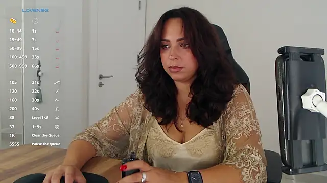  Just a queen 3 online show from July 2026 01:21:01 PM
