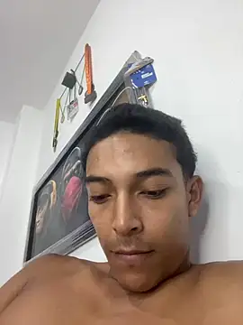 Snapshot of Demiansteven2 chatting on May 2026 01:40:01 PM Demiansteven2 online show from May 2026 01:40:01 PM