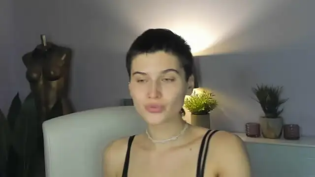 sarah perfect online show from October 2025 01:45:01 PM