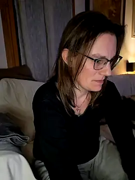 SpiceLea online show from January 2025 09:15:01 PM