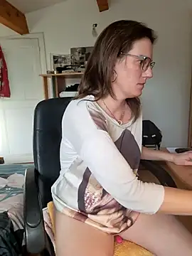 SpiceLea online show from February 2025 03:50:01 PM