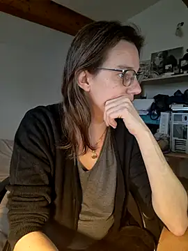 SpiceLea online show from February 2025 12:28:01 PM