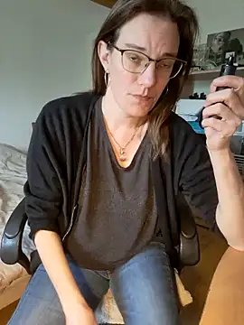 SpiceLea online show from March 2025 12:37:02 PM