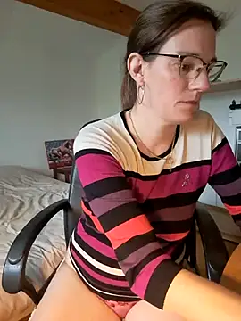 SpiceLea online show from March 2025 12:37:01 PM