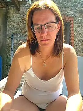 SpiceLea online show from May 2026 12:11:02 PM