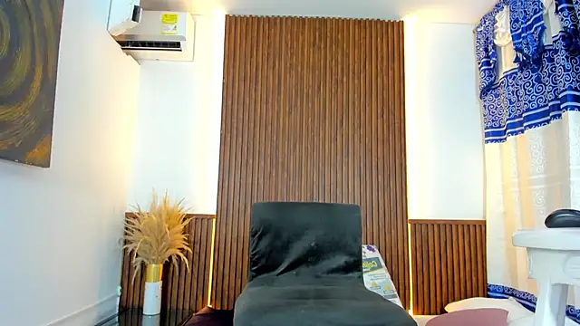 Snapshot of Sweet_Ashley_v chatting on February 2025 10:25:02 PM Sweet Ashley v online show from February 2025 10:25:02 PM