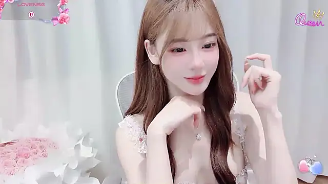 Snapshot of Yuuuuuly chatting on July 2026 04:46:02 PM Yuuuuuly online show from July 2026 04:46:02 PM