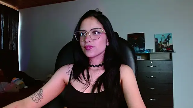 Snapshot of Ary_Pieerce chatting on November 2025 08:33:02 PM Ary Pieerce online show from November 2025 08:33:02 PM