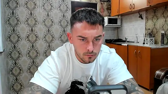 Snapshot of Jonmusclemaster chatting on October 2025 08:57:01 PM Jonmusclemaster online show from October 2025 08:57:01 PM