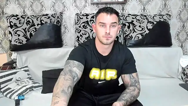 Snapshot of Jonmusclemaster chatting on November 2025 08:19:02 PM Jonmusclemaster online show from November 2025 08:19:02 PM