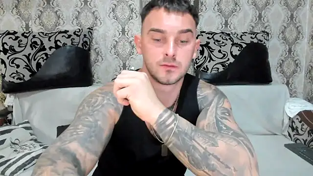 Snapshot of Jonmusclemaster chatting on November 2025 09:00:02 PM Jonmusclemaster online show from November 2025 09:00:02 PM