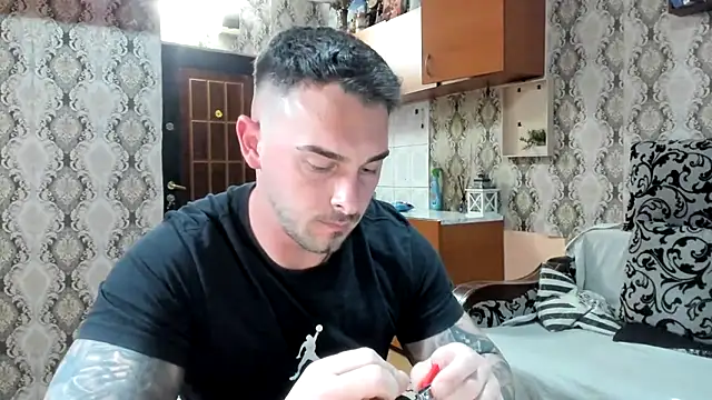 Snapshot of Jonmusclemaster chatting on December 2025 08:37:02 PM Jonmusclemaster online show from December 2025 08:37:02 PM