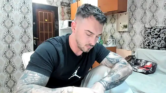 Snapshot of Jonmusclemaster chatting on January 2026 09:18:02 PM Jonmusclemaster online show from January 2026 09:18:02 PM