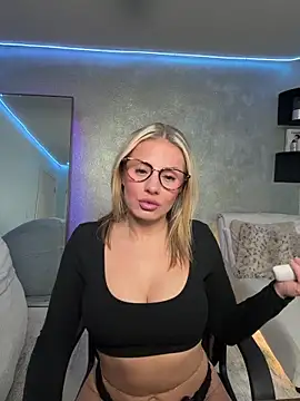 Snapshot of KillerKylie chatting on February 2026 10:37:02 AM KillerKylie online show from February 2026 10:37:02 AM