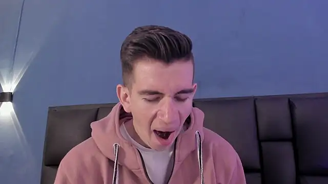 MikaelSlow online show from October 2025 03:53:01 AM