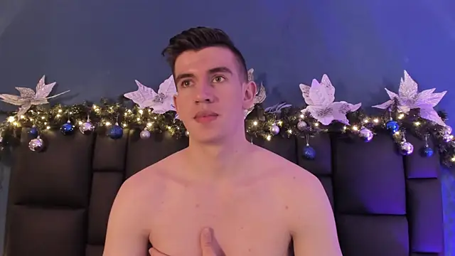 MikaelSlow online show from December 2025 03:33:02 AM