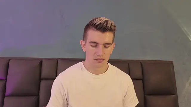 Snapshot of MikaelSlow chatting on March 2026 04:14:01 AM MikaelSlow online show from March 2026 04:14:01 AM