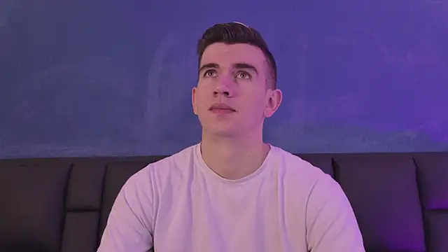 Snapshot of MikaelSlow chatting on March 2026 04:02:02 AM MikaelSlow online show from March 2026 04:02:02 AM