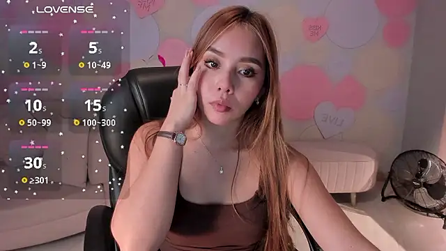 Snapshot of CarolineGraceX chatting on December 2024 03:36:02 AM CarolineGraceX online show from December 2024 03:36:02 AM