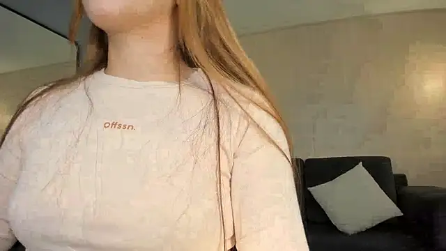 Snapshot of CarolineGraceX chatting on December 2024 03:02:02 AM CarolineGraceX online show from December 2024 03:02:02 AM