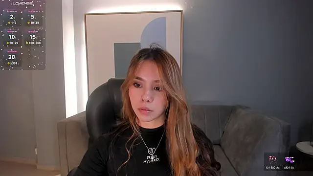 Snapshot of CarolineGraceX chatting on December 2024 11:08:01 PM CarolineGraceX online show from December 2024 11:08:01 PM