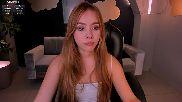 Snapshot of CarolineGraceX chatting on January 2025 10:52:02 AM CarolineGraceX online show from January 2025 10:52:02 AM
