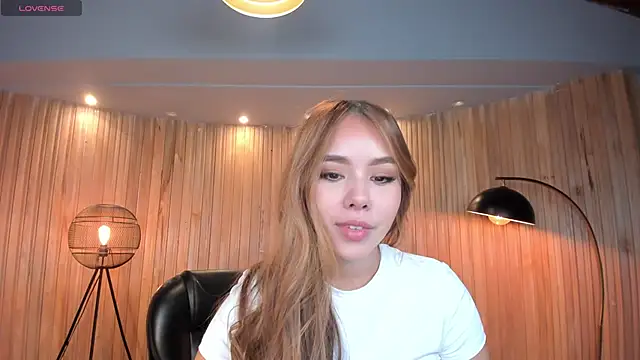 Snapshot of CarolineGraceX chatting on March 2025 10:40:02 AM CarolineGraceX online show from March 2025 10:40:02 AM