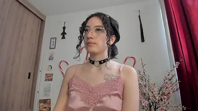 Snapshot of Tanya_WorldBondage chatting on December 2024 01:35:01 PM Tanya WorldBondage online show from December 2024 01:35:01 PM