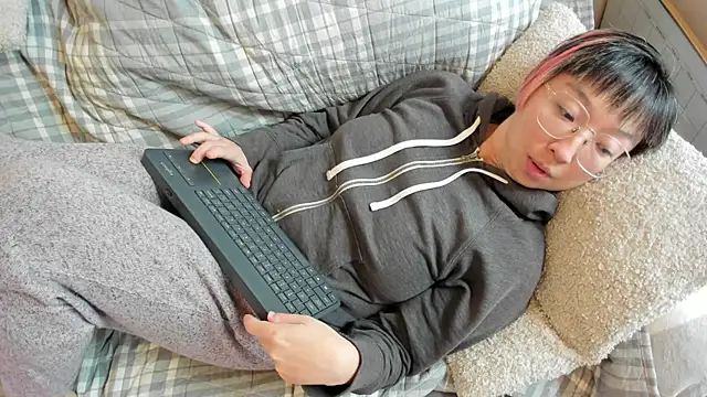 luxgray online show from October 2025 06:31:02 PM