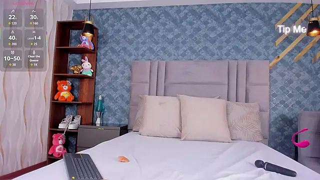 Snapshot of NiiaMoore chatting on October 2025 10:18:02 PM NiiaMoore online show from October 2025 10:18:02 PM