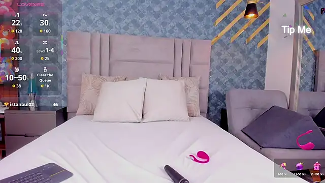 Snapshot of NiiaMoore chatting on October 2025 06:53:01 PM NiiaMoore online show from October 2025 06:53:01 PM