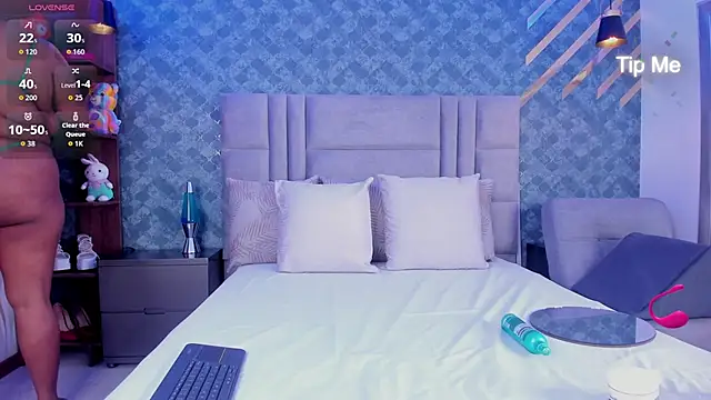 Snapshot of NiiaMoore chatting on November 2025 08:20:02 PM NiiaMoore online show from November 2025 08:20:02 PM