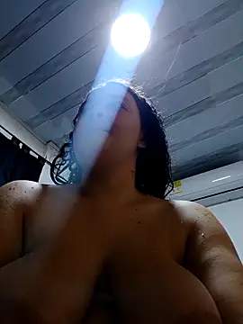 Liancy online show from December 2025 10:07:02 PM