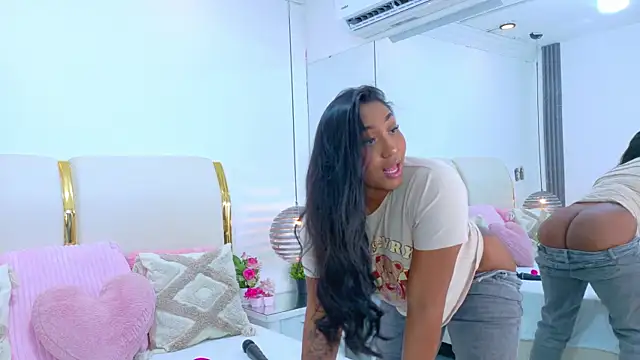 NaiomyLanes online show from April 2026 12:44:02 PM