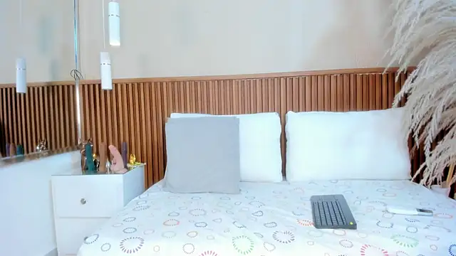 emmy lander online show from November 2025 08:29:01 PM