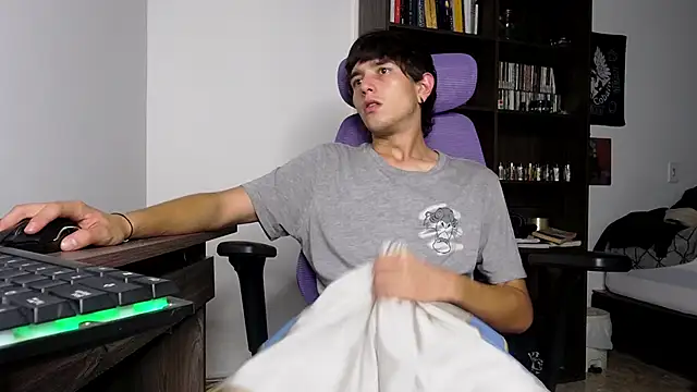 Snapshot of alex_connorr chatting on November 2025 03:39:01 AM alex connorr online show from November 2025 03:39:01 AM