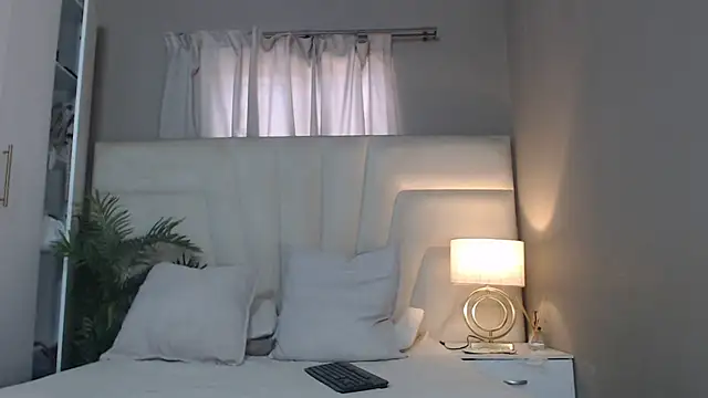 naughtyblackdolie online show from April 2026 10:13:01 AM