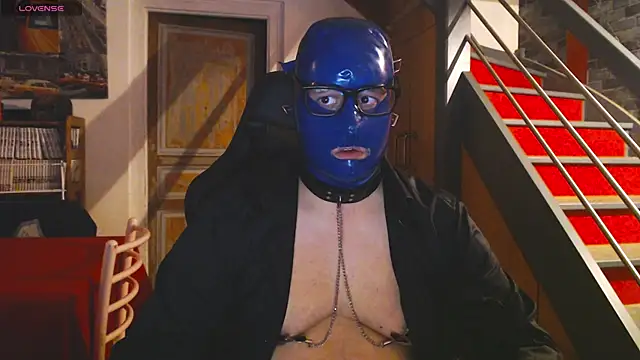 punky233 online show from December 2025 04:35:02 PM