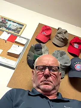 oldgayman online show from October 2025 02:14:02 PM