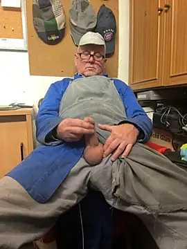 oldgayman online show from November 2025 07:24:01 PM