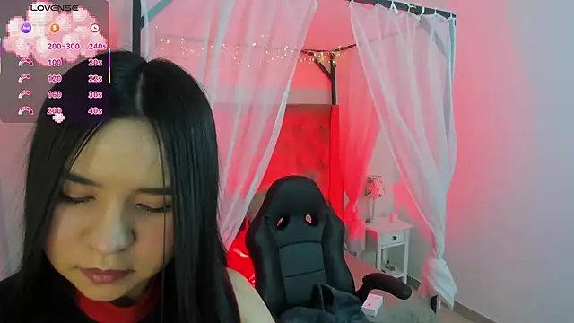 Hanna  Becker  online show from October 2025 03:53:01 AM