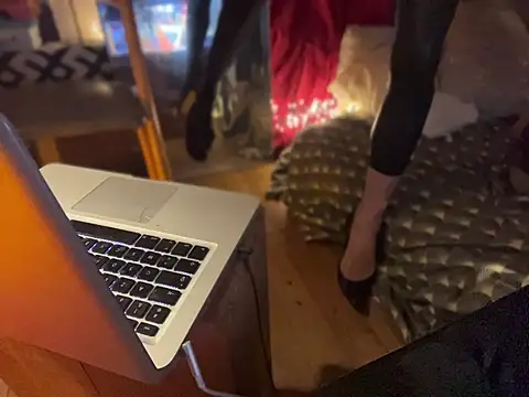 Snapshot of alexheels_boots chatting on April 2026 03:48:01 AM alexheels boots online show from April 2026 03:48:01 AM