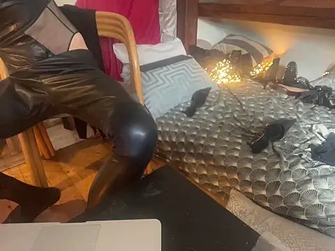 Snapshot of alexheels_boots chatting on April 2026 01:27:02 PM alexheels boots online show from April 2026 01:27:02 PM